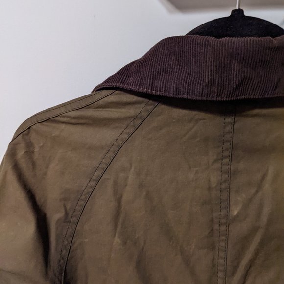 Barbour Classic Beadnell Jacket waxed in olive - Picture 3 of 5